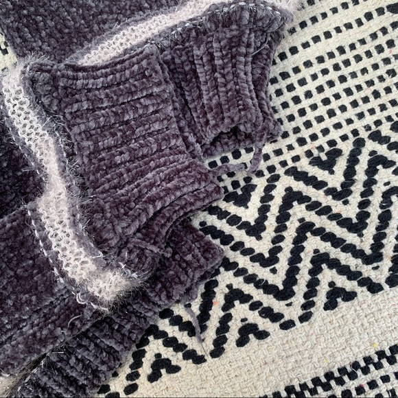 Macy McCoy Grey Stripe Knit Sweater size O/S (fits M) - Picture 7 of 7